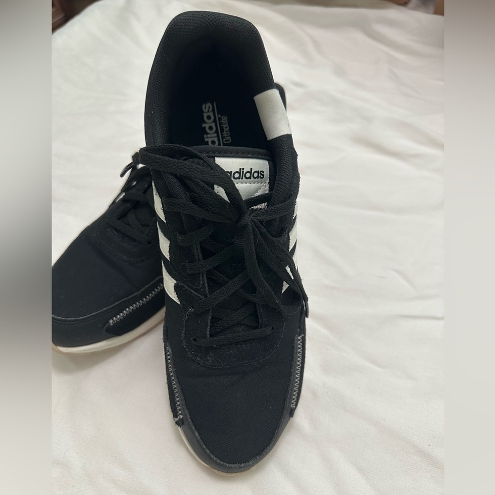 Adidas retro - like new - Size 9